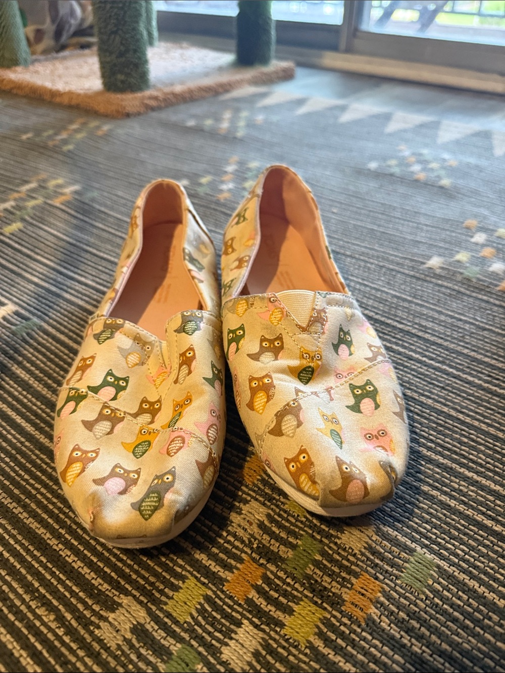 Tom's Owl-Print Slip-On Shoes - Cream and Pastel Accents